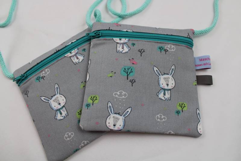 Kinder-Brustbeutel "Hase" Mit Reißverschluss Und Reflektorfähnchen; Brusttasche, Geldbörse, Geldbeutel von Maschenwichtel
