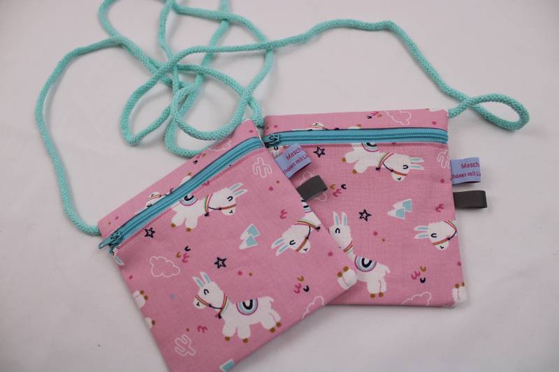 Kinder-Brustbeutel "Lama" Mit Reißverschluss Und Reflektorfähnchen; Brusttasche, Geldbörse, Geldbeutel von Maschenwichtel