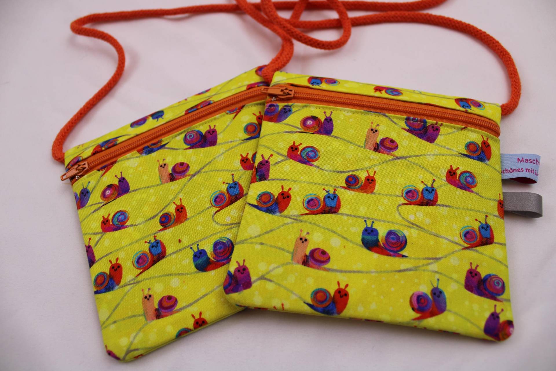 Kinder-Brustbeutel "Schneckenrennen" Mit Reißverschluss Und Reflektorfähnchen; Brusttasche, Geldbörse, Geldbeutel von Maschenwichtel