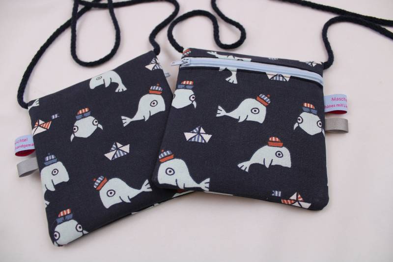 Kinder-Brustbeutel "Walfisch Willibald" Mit Reißverschluss Und Reflektorfähnchen; Brusttasche, Geldbörse, Geldbeutel von Maschenwichtel