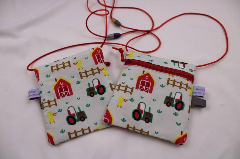 Kleiner Kinder-Brustbeutel "Bauernhof" Mit Sicherheitsverschluss Und Reflektorfähnchen; Brusttasche, Geldbörse, Geldbeutel von Maschenwichtel