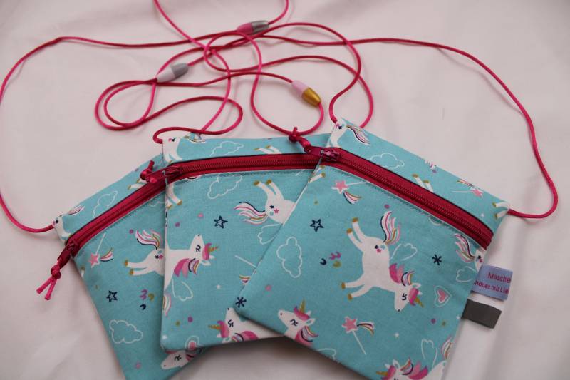 Kleiner Kinder-Brustbeutel "Einhorn/Türkisblau" Mit Sicherheitsverschluss Und Reflektorfähnchen; Brusttasche, Geldbörse, Geldbeutel von Maschenwichtel