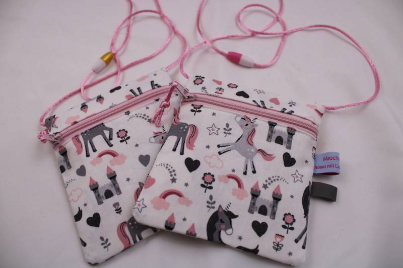 Kleiner Kinder-Brustbeutel "Einhorn & Schloss" Mit Sicherheitsverschluss Und Reflektorfähnchen; Brusttasche, Geldbörse, Geldbeutel von Maschenwichtel