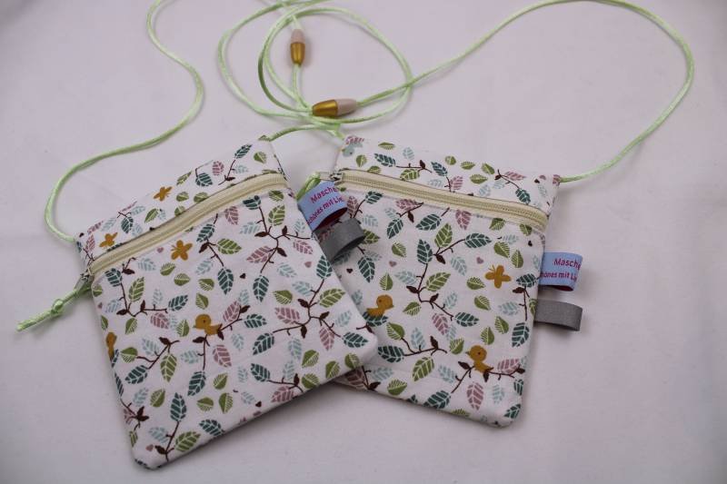 Kleiner Kinder-Brustbeutel "Im Baum" Mit Sicherheitsverschluss Und Reflektorfähnchen; Brusttasche, Geldbörse, Geldbeutel von Maschenwichtel