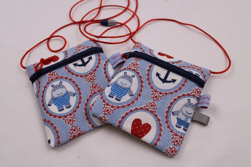 Kleiner Kinder-Brustbeutel "Kleines Nilpferd" Mit Sicherheitsverschluss Und Reflektorfähnchen; Brusttasche, Geldbörse, Geldbeutel von Maschenwichtel