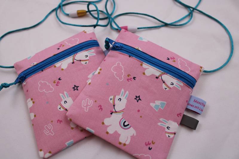 Kleiner Kinder-Brustbeutel "Lama" Mit Sicherheitsverschluss Und Reflektorfähnchen; Brusttasche, Geldbörse, Geldbeutel von Maschenwichtel