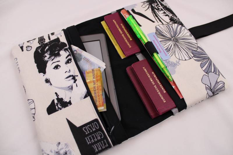 Reiseetui/Reisepasshülle "Pariser Mode", Modell 4/M, Familienetui Für 2-4 Pässe - Reiseorganizer von Maschenwichtel