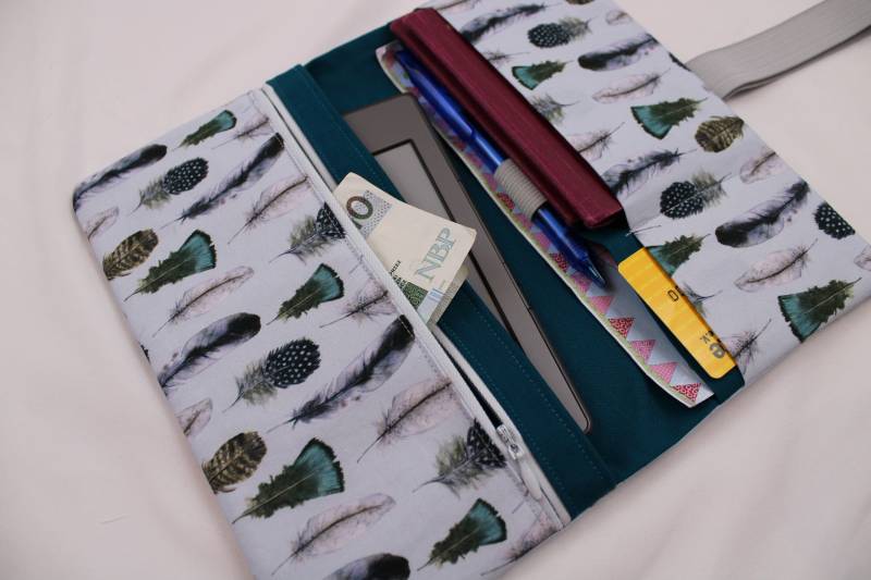 Reiseetui Modell 3/M "Federn Digital" - Reisebrieftasche, Tickettasche, Reisepasshülle, Dokumententasche von Maschenwichtel