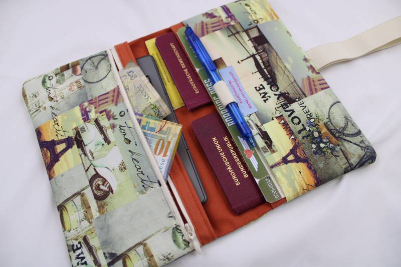 Reiseetui Modell 4/S "I Love You" Letzte Exemplare - Reisebrieftasche, Tickettasche, Reisepasshülle, Dokumententasche von Maschenwichtel