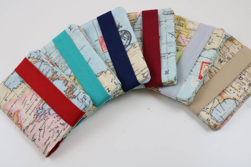 Reisepasshülle/Passetui Impfpasshülle Single "Weltkarte" - Verschiedene Farbkombinationen Verfügbar von Maschenwichtel