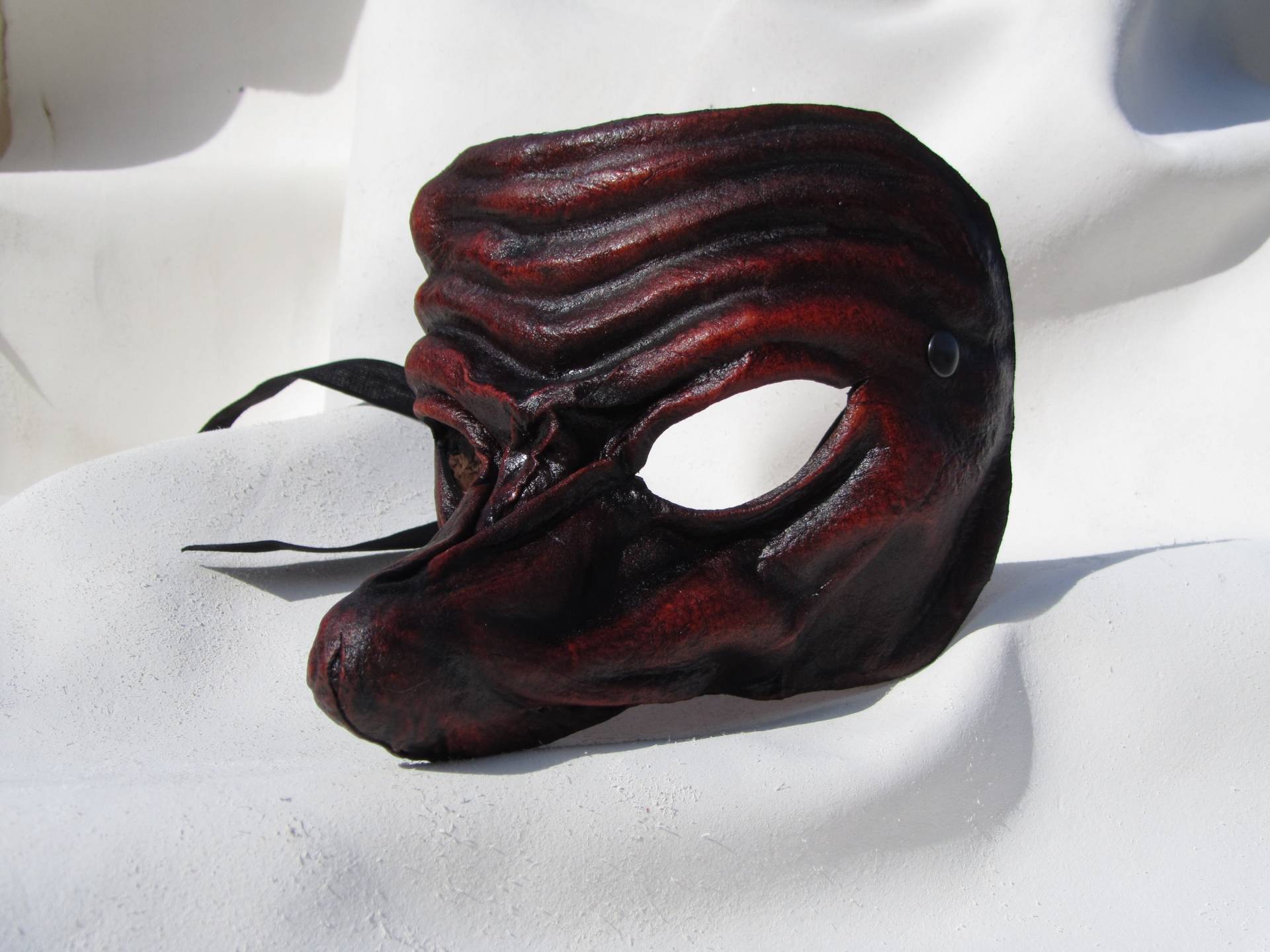 Capitano Maske Braun Dunkel Leder Kostüm Larp Renaissance Wicca Brennender Mann Fantasy Kunstleder Komödie Capitano Maske Braun Dunkel Leder Kostüm Larp Renaissance Wicca Brennender Mann Fantasy Kunstleder Komödie von MaschereFabula