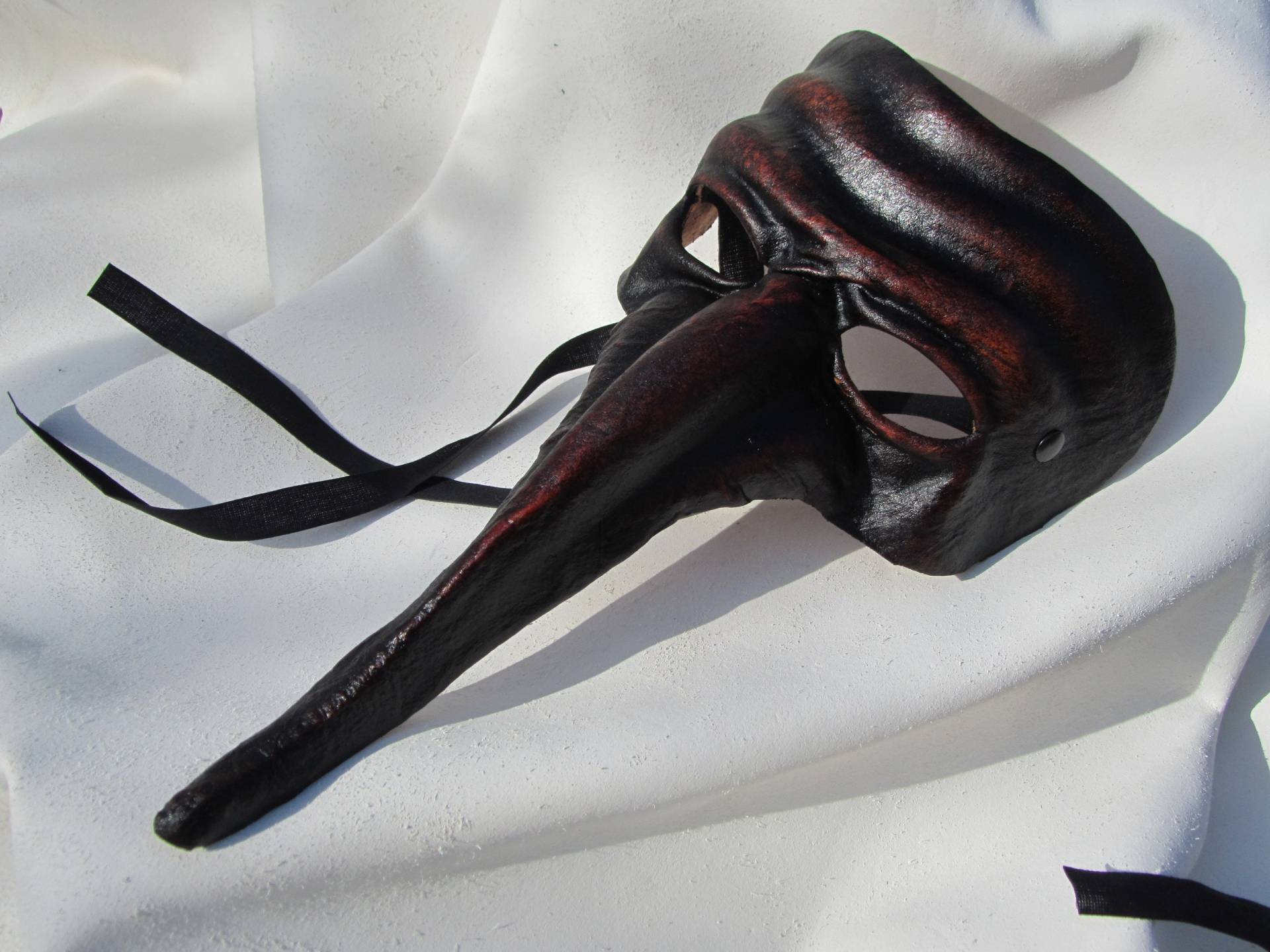 Capitano Scaramouche Maske Schwarz Leder Kostüm Larp Renaissance Wicca Brennender Mann Fantasy Kunstleder Komödie Capitano Scaramouche Maske Schwarz Leder Kostüm Larp Renaissance Wicca Brennender Mann Fantasy Kunstleder Komödie von MaschereFabula