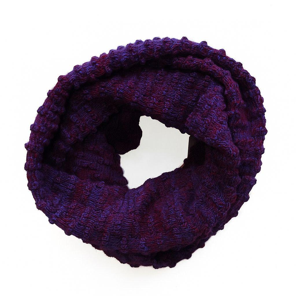Handgestrickter Loop/Schal Aus Merinowolle in Der Farbe Rot Violett von MasenkoYarnCraft