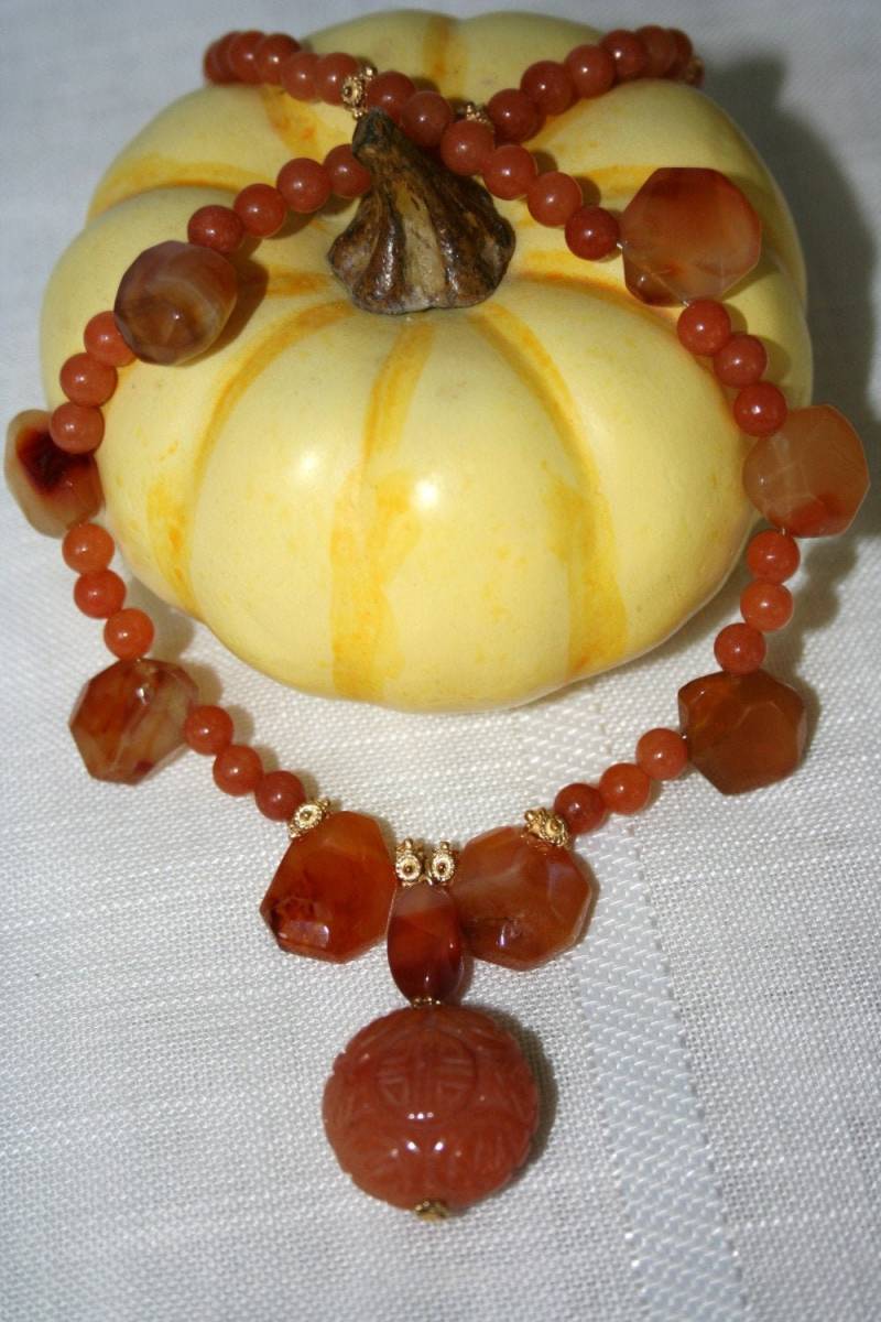 Hand Geschnitzt Rote Aventurin Halskette Halbedelstein von MashliDesign