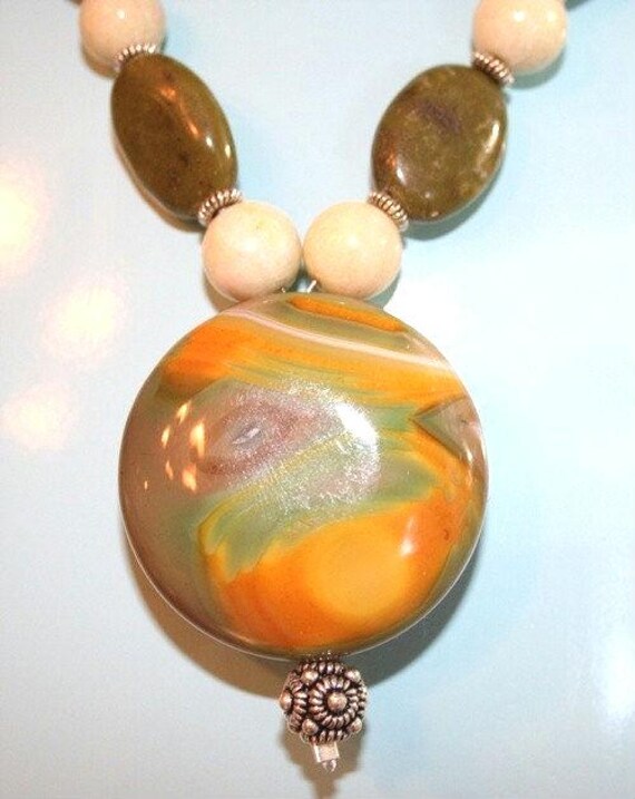 Handgefertigte Halbedelsteinkette Mit Neuer Jade Und Jaspis von MashliDesign