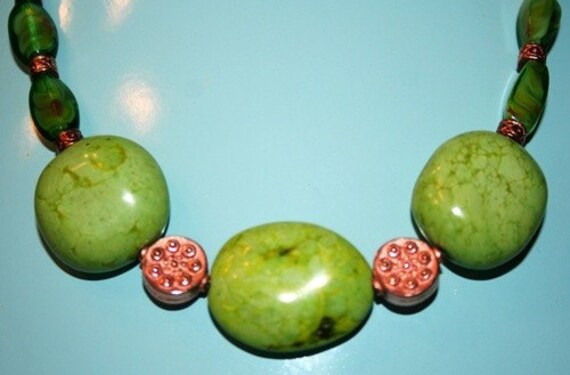 Handgemachte Halbedelstein Grün Kreide Türkis Halskette von MashliDesign