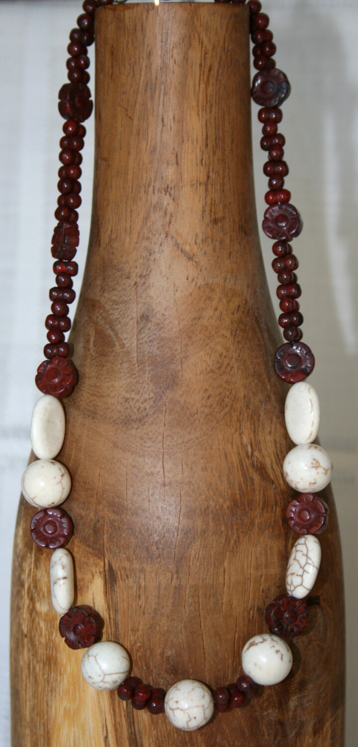 Handgemachte Halskette Aus Halbedelstein Breckzien Jaspis Magnesit Perlen von MashliDesign