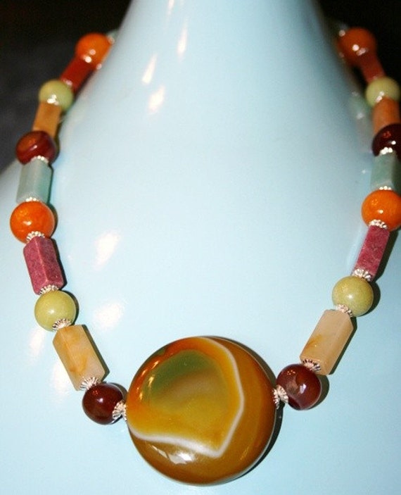 Handgemachte Halskette Halbedelsteine Aragonit, Rodentia, Jaspis, Roter Aventurin, Grüne Jade, Karneol von MashliDesign