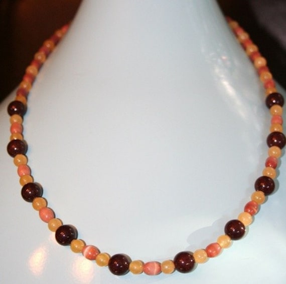 Handgemachte Halskette Mit Katzenauge Und Jade Halbedelsteinen von MashliDesign