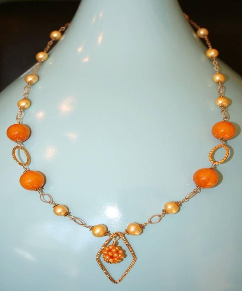 Handgemachte Kette Gold Aragonit Wasserperlen von MashliDesign