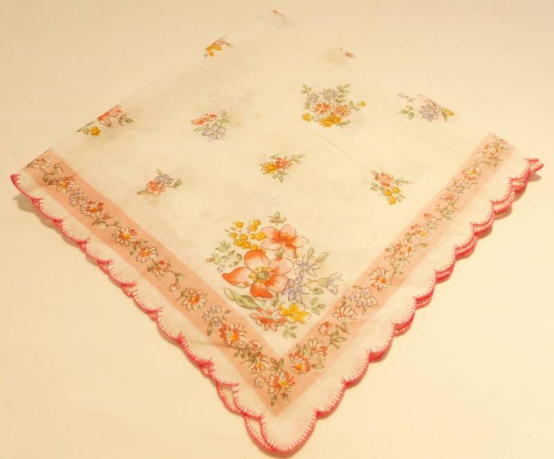Hanki Blumendruck Baumwolle Vintage 50Er Jahre Taschentuch Rosa Blumen Auf Weißem Hintergrund Gemusterter Rand von MashliDesign