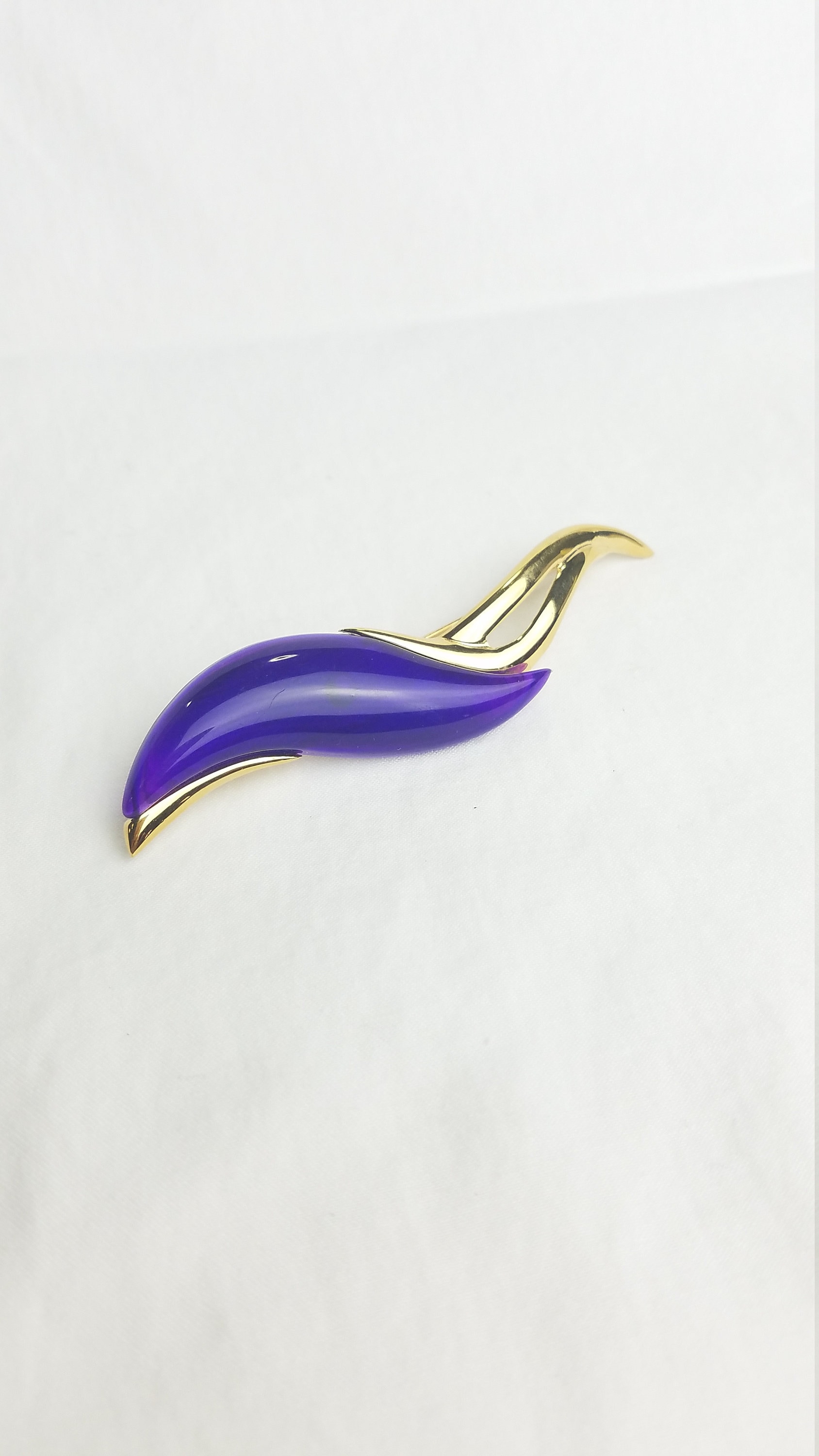 Jahrgang Park Lane Brosche Anstecknadel Lila Gold-Ton Jahrgang Park Lane Brosche Anstecknadel Lila Gold-Ton von MashliDesign