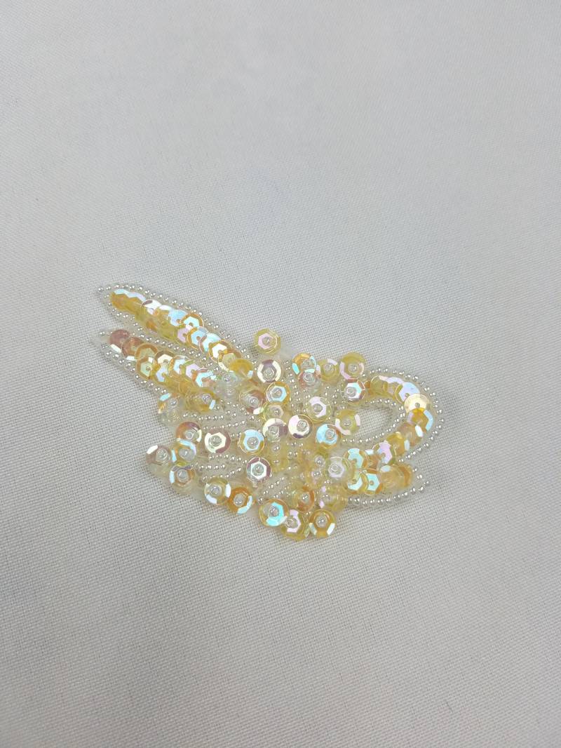 Viel Handwerk Nähen Bogen Blätter Applikation Pailletten Perlen Set Mit 12 Stück Weiß von MashliDesign