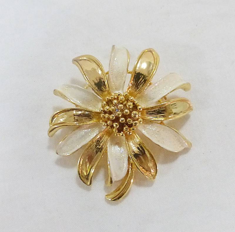 Vintage Blumen Brosche Pin Gold Ton Emaille Floral von MashliDesign