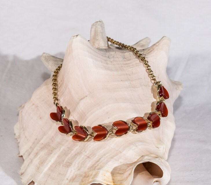 Vintage Duroplast Halskette Gold Ton Braun Harts, Mitte Des Jahrhunderts von MashliDesign