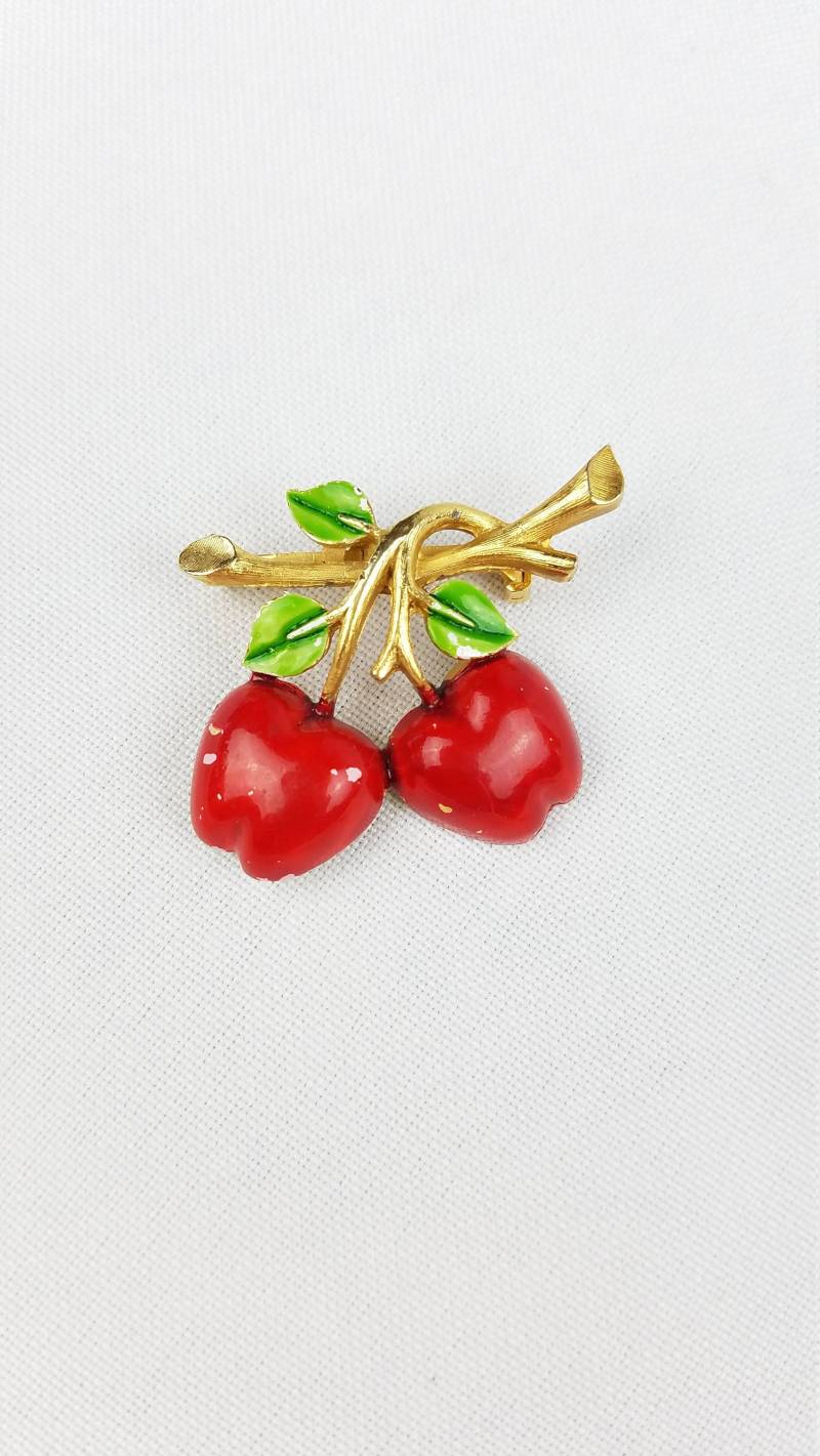 Vintage Emaille Brosche Mit Zwei Apfel Zweigen Aus Goldton von MashliDesign