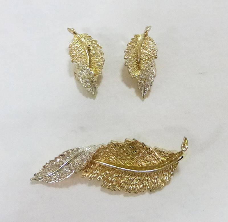 Vintage Sarah Coventry Gold Silber Ton Blatt Brosche Und Clip Ohrringe Set Strass von MashliDesign