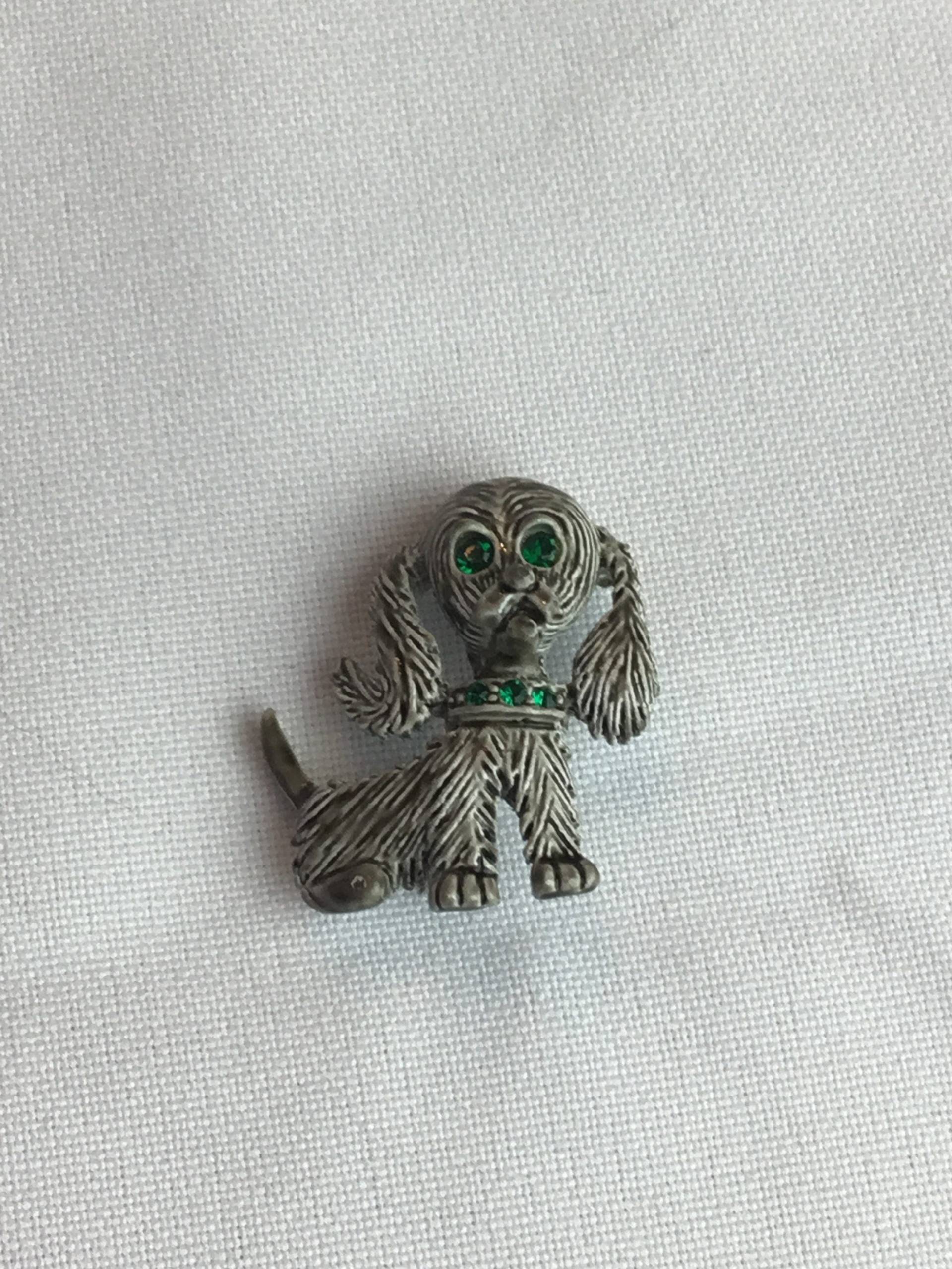 Vintage Unterzeichnet Gerry Grau Emaille Hund Smaragd Grün Strass Brosche Vintage Unterzeichnet Gerry Grau Emaille Hund Smaragd Grün Strass Brosche von MashliDesign
