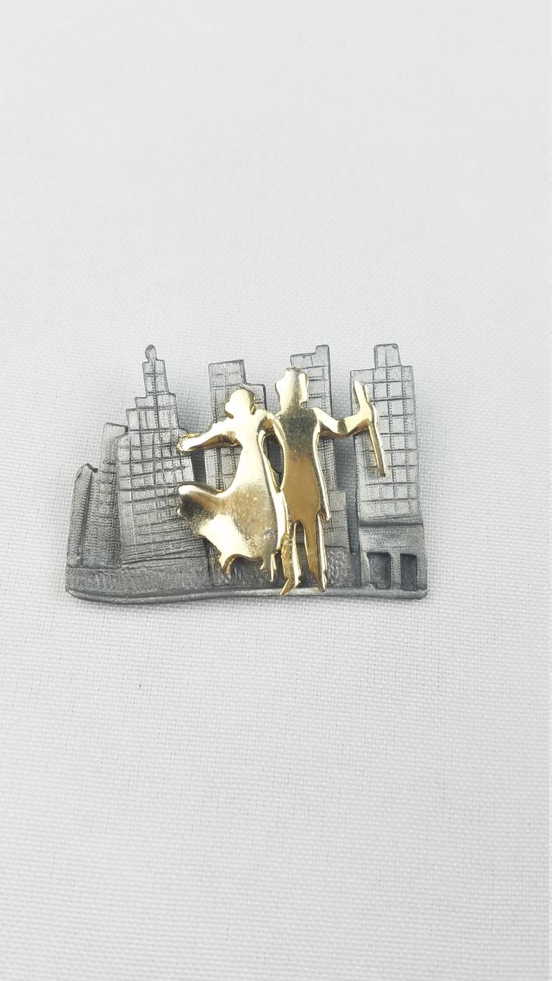 Vtg Ultra-Paar in Der Stadt-Brosche Silber-Gold-Ton von MashliDesign