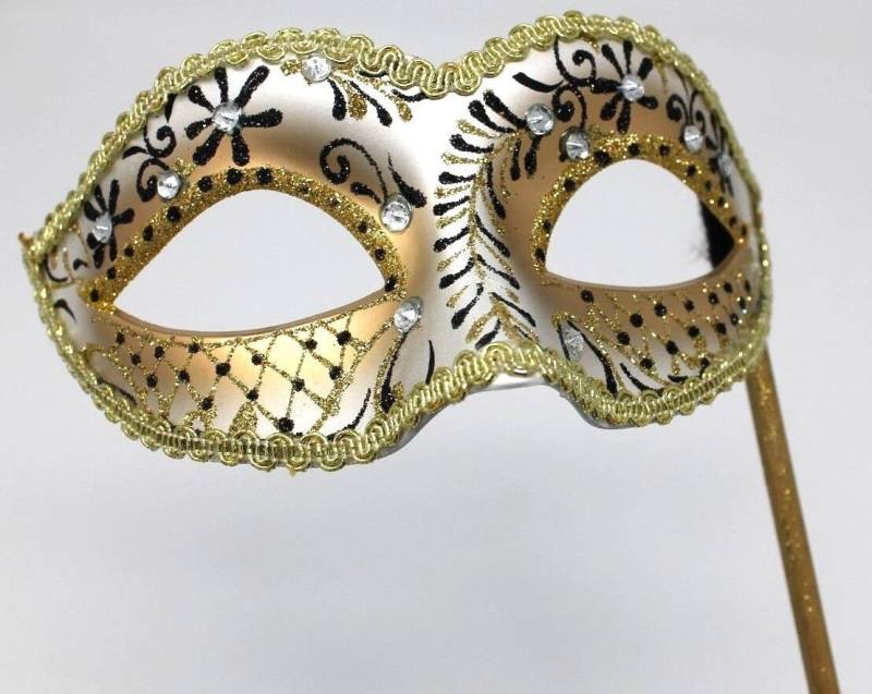 Schwarz Und Gold Maskenspiel Maske Auf Einem Stick Schwarz Und Gold Maskenspiel Maske Auf Einem Stick von MasksandTiaras