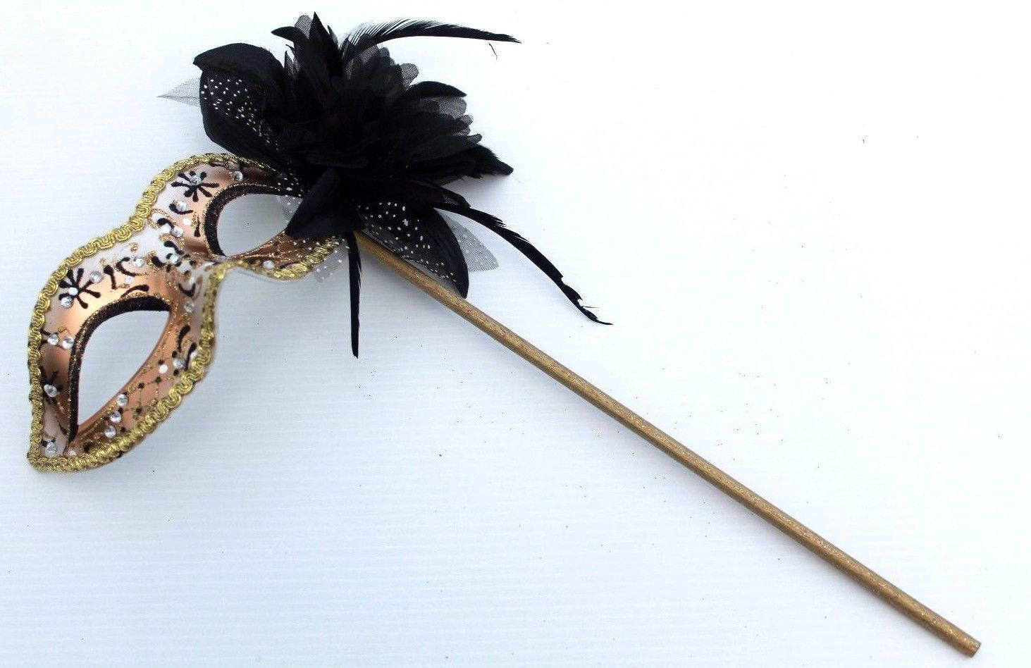 Schwarz Und Gold Maskenspiel Maske Auf Einem Stick Schwarz Und Gold Maskenspiel Maske Auf Einem Stick von MasksandTiaras