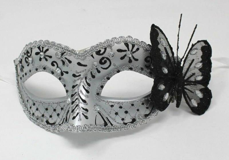 Schwarz Und Silber Diamante Masquerade Maske Mit Schmetterling Detail Schwarz Und Silber Diamante Masquerade Maske Mit Schmetterling Detail von MasksandTiaras
