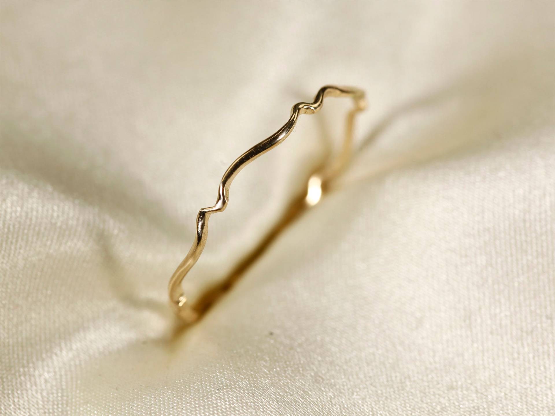 14K Gelb Solid Gold Ringe, Wave-A Solid Gold Stackable Ring in 0, 8 Mm/1, 1 1, 4 Breite von MasteRetsaM