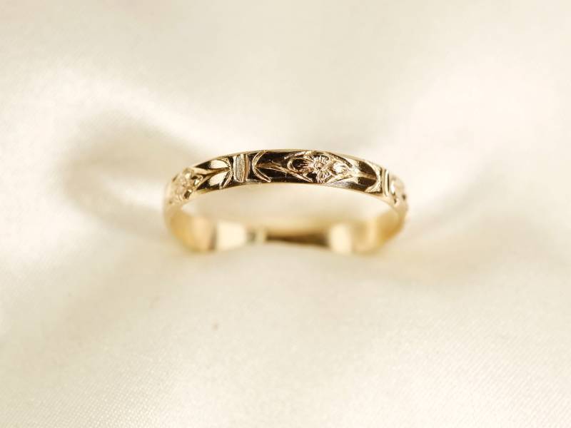 14K Solid Gold Muster Ring, Vintage Style Ring | 2, 8 Mm Breite -0971 von MasteRetsaM