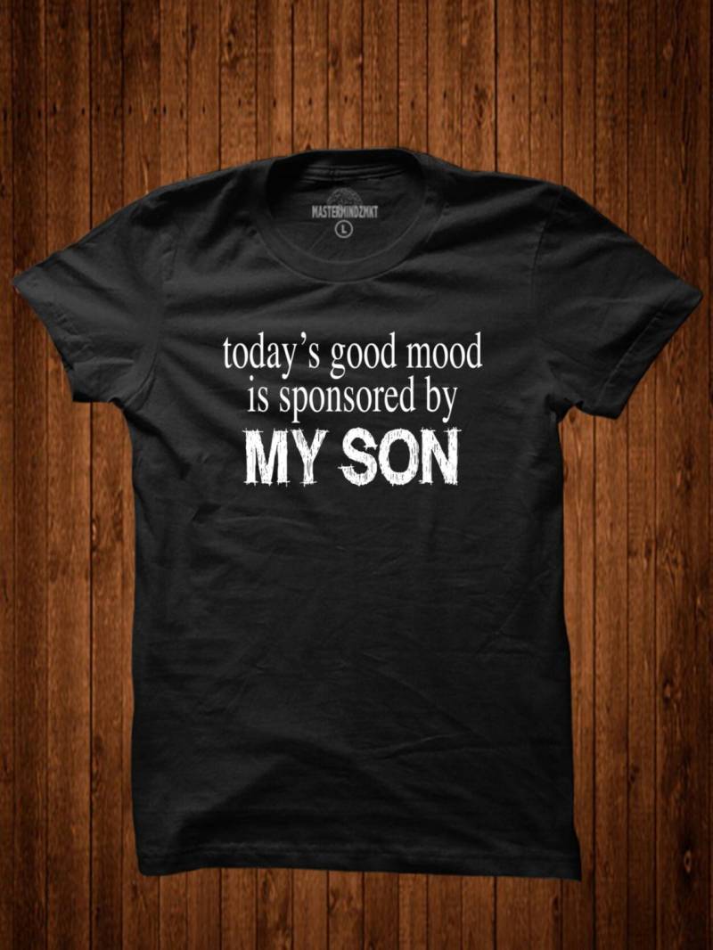 Heute Sponsert Gute Laune Meines Sohnes Slogan T-Shirt Unisex-T - Shirt, Geschenkidee, Familie Bekleidung, Eltern Geschenk, Erwachsene Kleidung von MasterMindzMarket