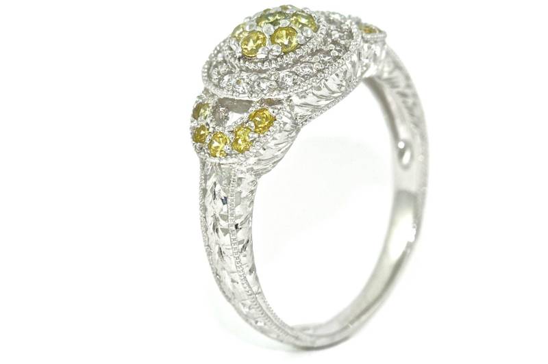 14Kt Weißgold Art Deco Design Hand Graviert Diamant Und Gelb Saphir Verlobungsring von MasterPieceJewelers