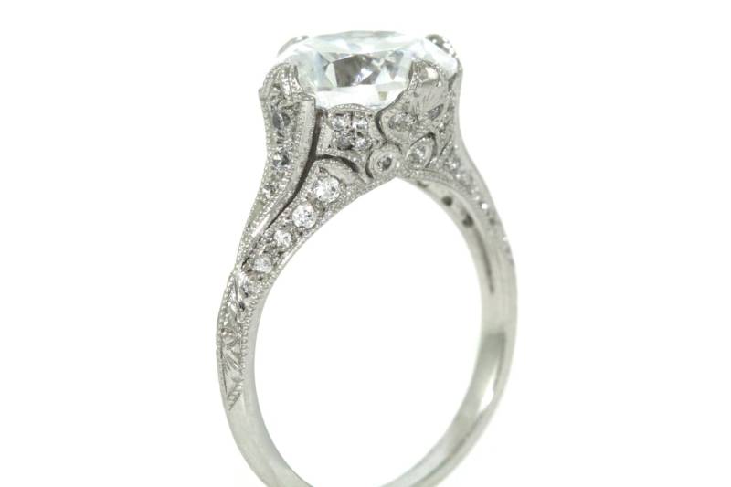 14Kt Weißgold Und Diamanten Im Edwardian Stil Handgravierter Verlobungsring Mit 2.75Ct Moissanit Mittelstein von MasterPieceJewelers