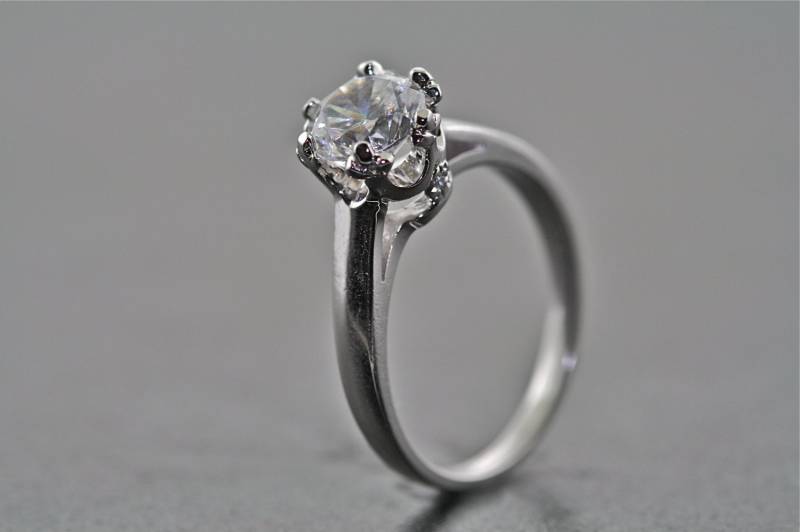 14Kt Weißgold Vintage Stil Solitär Verlobung Und Ehering Mit 1Ct Weißen Saphir Zentrum von MasterPieceJewelers