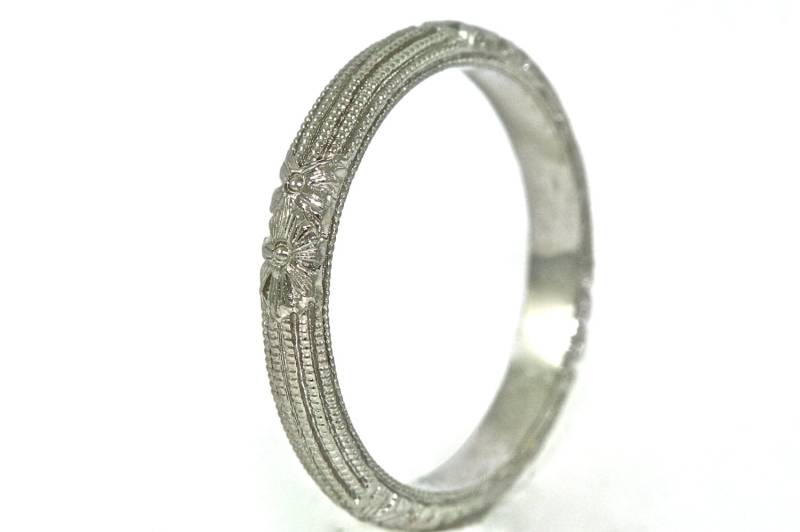 Handgravierter Ehering Aus 14-Karätigem Weißgold von MasterPieceJewelers