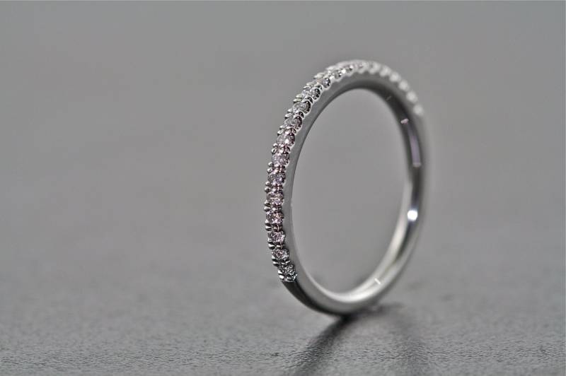 Platin Weißgold Und Diamant Ehering von MasterPieceJewelers