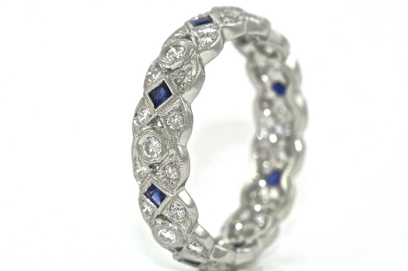 Platinum - Und Diamond, Blauer Saphir Art-Deco Design Ehering von MasterPieceJewelers