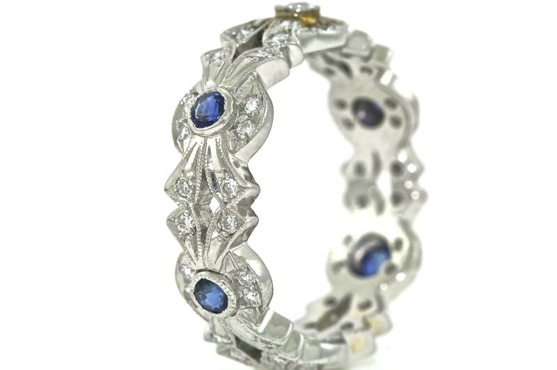 Platinum - Und Diamond, Blauer Saphir Art-Deco Design Ehering von MasterPieceJewelers