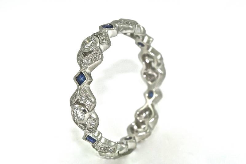 Platinum - Und Diamond, Saphir Art-Deco Design Ehering von MasterPieceJewelers