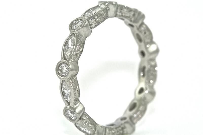 Platinum - Und Diamond-Art-Deco Design Ehering von MasterPieceJewelers