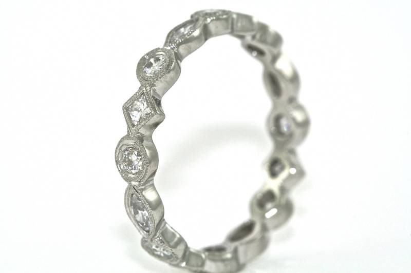 Platinum - Und Diamond-Art-Deco Design Ehering von MasterPieceJewelers