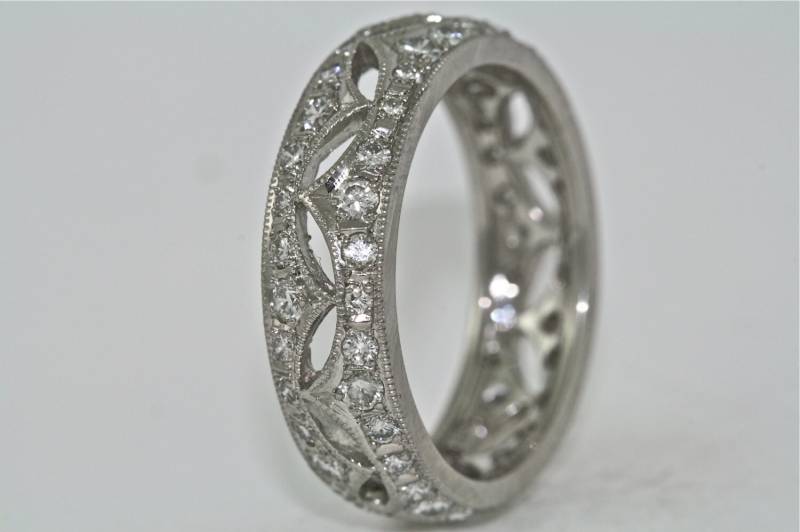 Platinum - Und Diamond-Art-Deco Design Ehering von MasterPieceJewelers